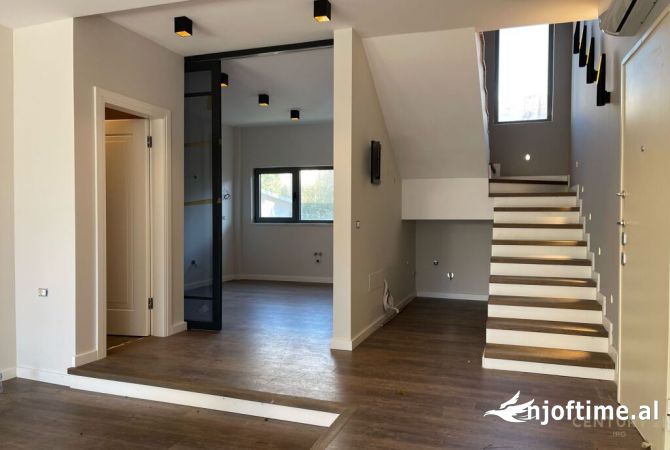 Shtepi ne shitje Apartament ne Durres, 3+1, Mobilimi Bosh, pa mobiluar, Pagesa 700,000  Euro.