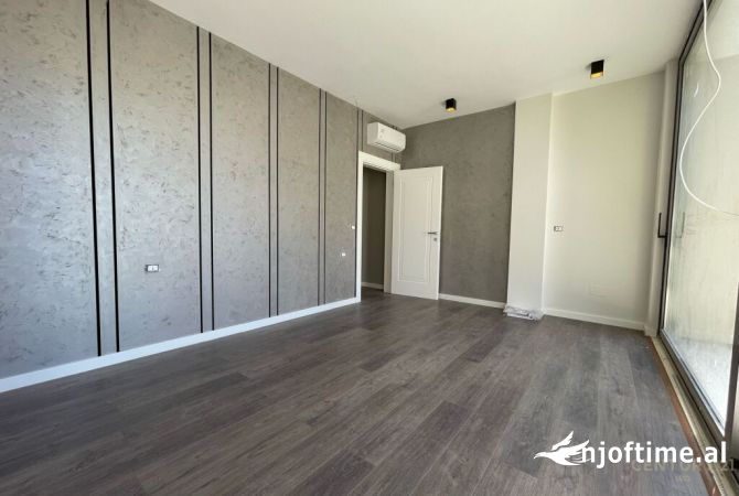 Shtepi ne shitje Apartament ne Durres, 3+1, Mobilimi Bosh, pa mobiluar, Pagesa 700,000  Euro.