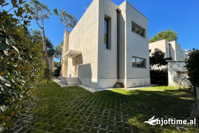 Shtepi ne shitje Apartament ne Durres, 3+1, Mobilimi Bosh, pa mobiluar, Pagesa 700,000  Euro.