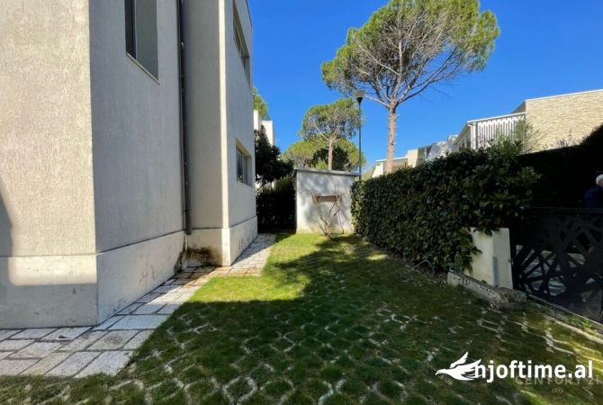 Shtepi ne shitje Apartament ne Durres, 3+1, Mobilimi Bosh, pa mobiluar, Pagesa 700,000  Euro.