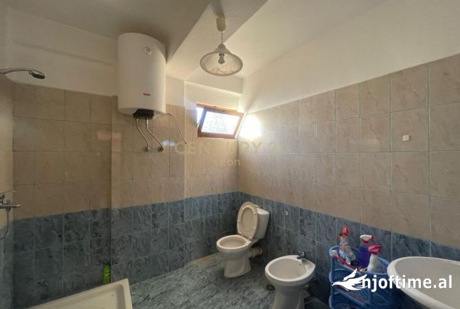 Shtepi ne shitje Apartament ne Durres, 2+1, Mobilimi Pjeserisht e mobiluar, Pagesa 118,000  Euro.