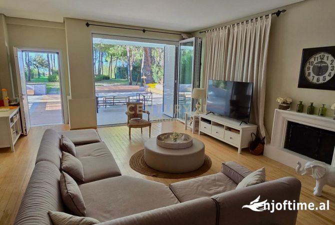 Shtepi ne shitje Vila Luksoze ne Durres, 4+1, Mobilimi E mobiluar, Pagesa 1,200,000  Euro.