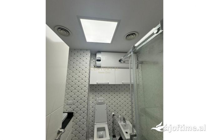 Shtepi ne shitje Apartament ne Durres, 3+1, Mobilimi E mobiluar, Pagesa 240,000  Euro.