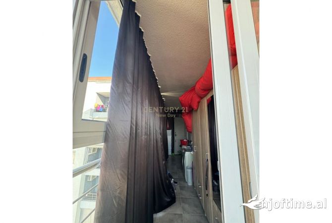 Shtepi ne shitje Apartament ne Durres, 3+1, Mobilimi E mobiluar, Pagesa 240,000  Euro.