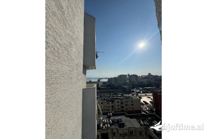 Shtepi ne shitje Apartament ne Durres, 3+1, Mobilimi E mobiluar, Pagesa 240,000  Euro.