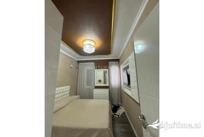 Shtepi ne shitje Apartament ne Durres, 3+1, Mobilimi E mobiluar, Pagesa 240,000  Euro.