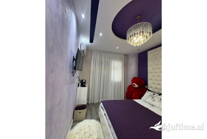 Shtepi ne shitje Apartament ne Durres, 3+1, Mobilimi E mobiluar, Pagesa 240,000  Euro.