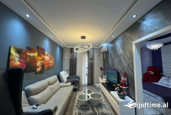 Shtepi ne shitje Apartament ne Durres, 3+1, Mobilimi E mobiluar, Pagesa 240,000  Euro.