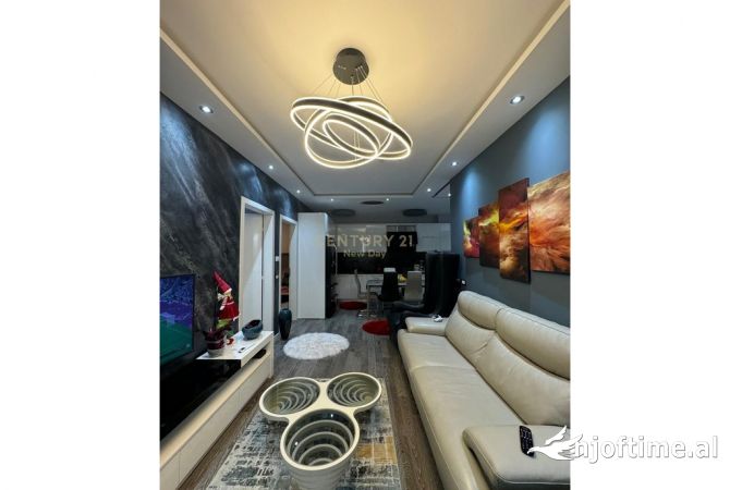 Shtepi ne shitje Apartament ne Durres, 3+1, Mobilimi E mobiluar, Pagesa 240,000  Euro.