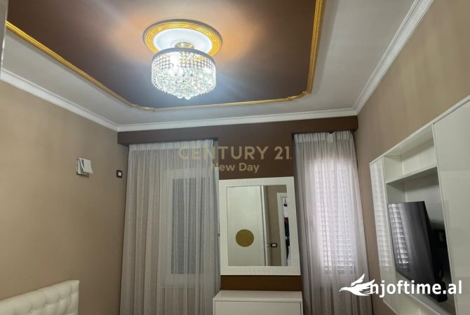 Shtepi ne shitje Apartament ne Durres, 3+1, Mobilimi E mobiluar, Pagesa 240,000  Euro.