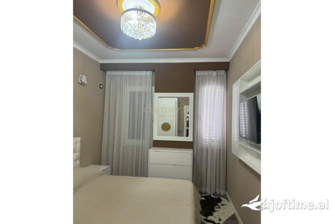 Shtepi ne shitje Apartament ne Durres, 3+1, Mobilimi E mobiluar, Pagesa 240,000  Euro.