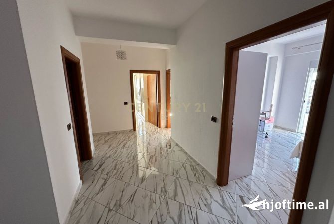 Shtepi ne shitje Apartament ne Durres, 2+1, Mobilimi E mobiluar, Pagesa 150,000  Euro.