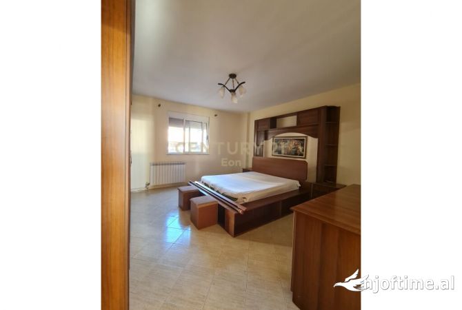 Shtepi ne shitje Apartament ne Durres, 2+1, Mobilimi E mobiluar, Pagesa 140,000  Euro.