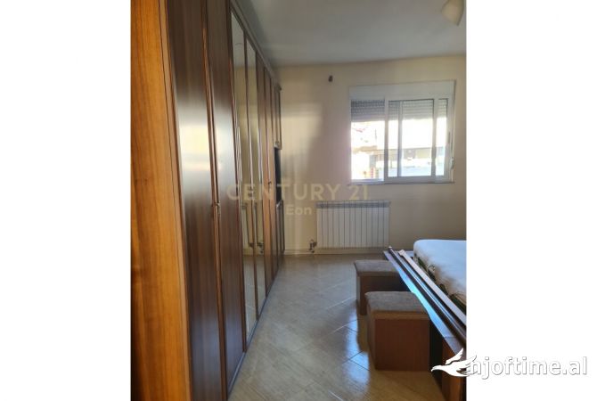 Shtepi ne shitje Apartament ne Durres, 2+1, Mobilimi E mobiluar, Pagesa 140,000  Euro.
