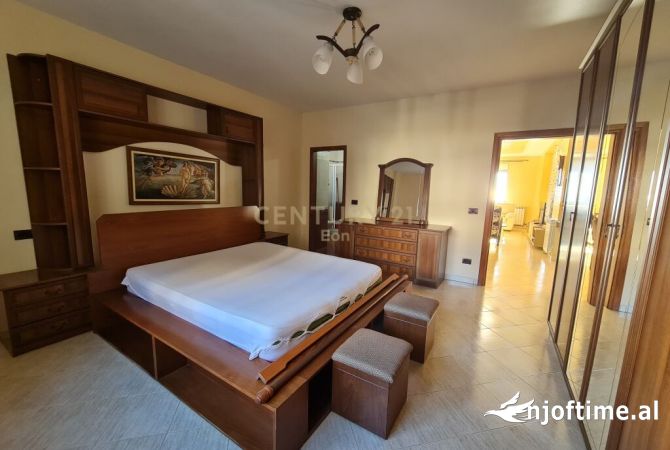 Shtepi ne shitje Apartament ne Durres, 2+1, Mobilimi E mobiluar, Pagesa 140,000  Euro.