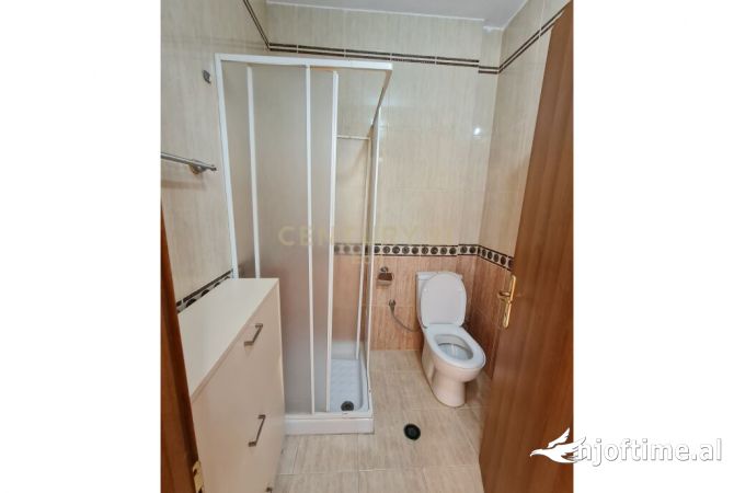 Shtepi ne shitje Apartament ne Durres, 2+1, Mobilimi E mobiluar, Pagesa 140,000  Euro.