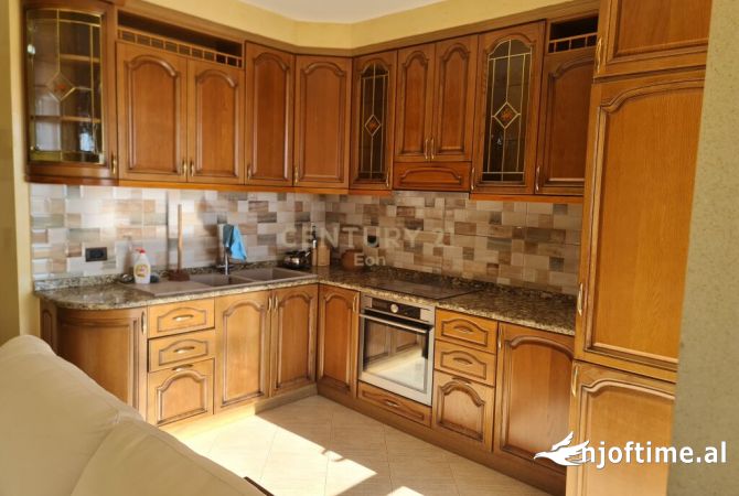 Shtepi ne shitje Apartament ne Durres, 2+1, Mobilimi E mobiluar, Pagesa 140,000  Euro.