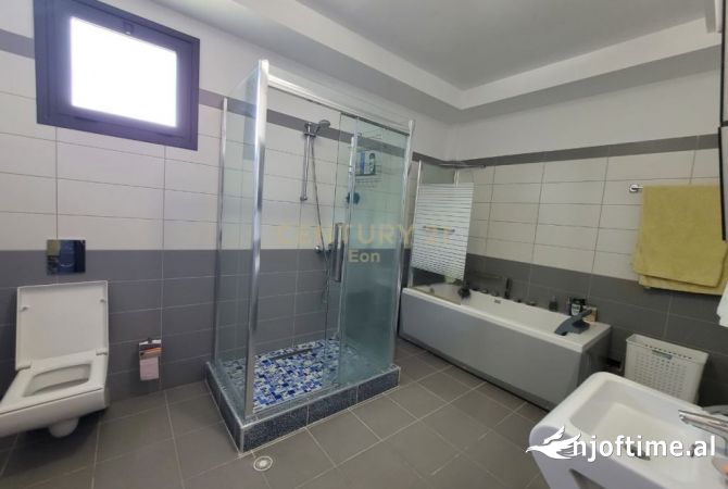 SHITET HOTEL ME PISHINE NE SHKALLNUR!