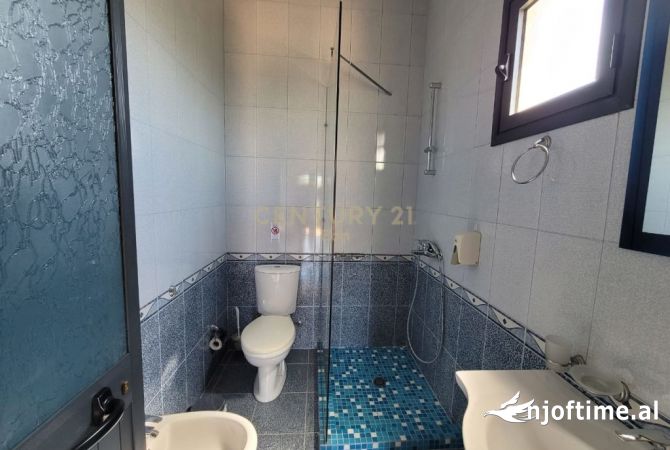 Ambiente Commerciale in Vendita 5+1 a Durazzo - 530,000 Euro
