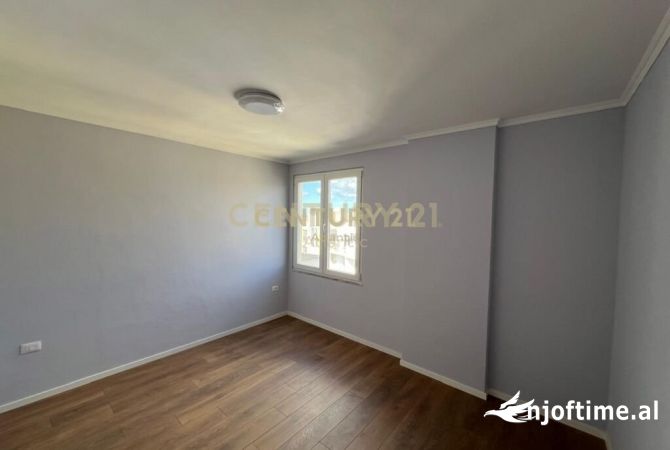 Shtepi ne shitje Apartament ne Durres, 2+1, Mobilimi Bosh, pa mobiluar, Pagesa 125,000  Euro.