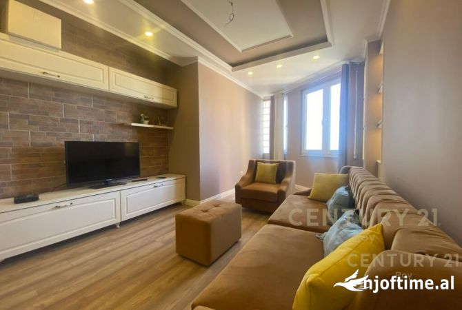 Shtepi ne shitje Apartament ne Durres, 2+1, Mobilimi E mobiluar, Pagesa 135,000  Euro.