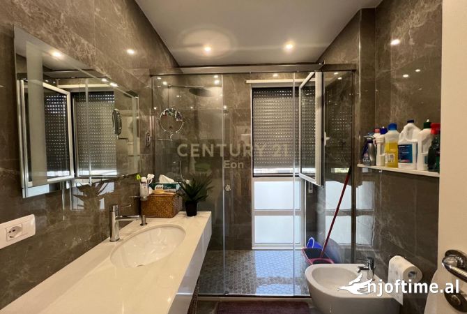 Shtepi ne shitje Apartament ne Durres, 2+1, Mobilimi E mobiluar, Pagesa 320,000  Euro.