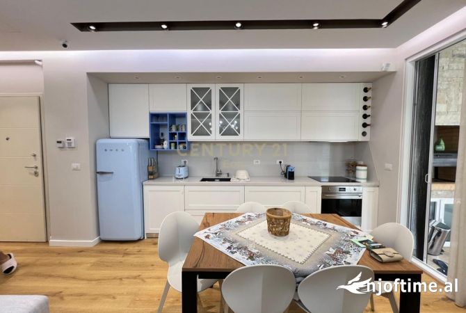 Shtepi ne shitje Apartament ne Durres, 2+1, Mobilimi E mobiluar, Pagesa 320,000  Euro.