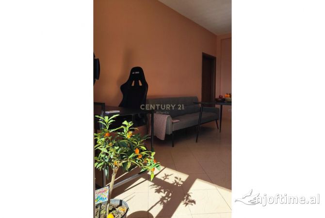 Shtepi ne shitje Apartament ne Durres, 2+1, Mobilimi E mobiluar, Pagesa 110,000  Euro.