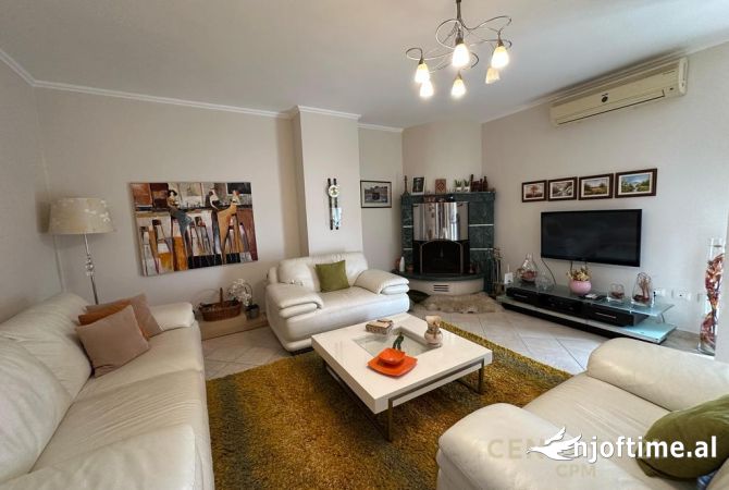 Shtepi ne shitje Duplex(shtepi me 2 kate) ne Durres, 2+1, Mobilimi E mobiluar, Pagesa 200,000  Euro.