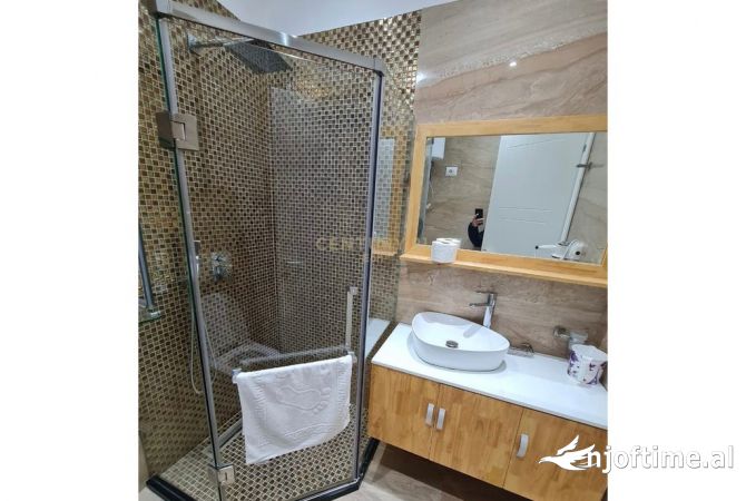 Shtepi ne shitje Apartament ne Durres, 6+1, Mobilimi E mobiluar, Pagesa 622,000  Euro.