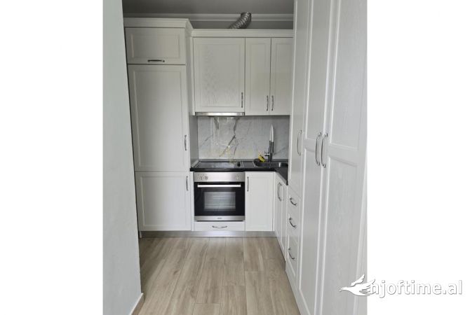 Shtepi ne shitje Apartament ne Durres, 6+1, Mobilimi E mobiluar, Pagesa 622,000  Euro.