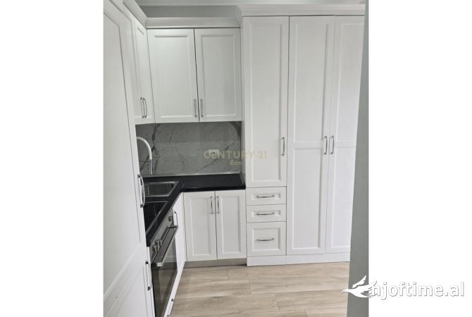 Shtepi ne shitje Apartament ne Durres, 6+1, Mobilimi E mobiluar, Pagesa 622,000  Euro.