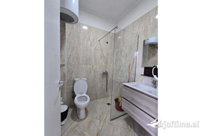 Shtepi ne shitje Apartament ne Durres, Garsoniere, Mobilimi E mobiluar, Pagesa 75,000  Euro.