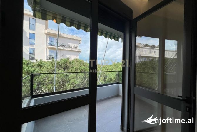 Shtepi ne shitje Apartament ne Durres, 2+1, Mobilimi Pjeserisht e mobiluar, Pagesa 135,000  Euro.