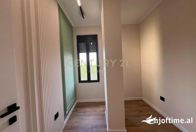 Shtepi ne shitje Apartament ne Durres, 2+1, Mobilimi Pjeserisht e mobiluar, Pagesa 135,000  Euro.