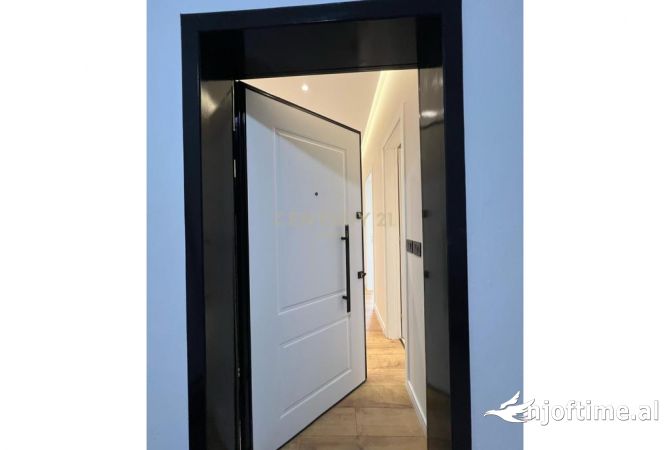 Shtepi ne shitje Apartament ne Durres, 2+1, Mobilimi Pjeserisht e mobiluar, Pagesa 135,000  Euro.