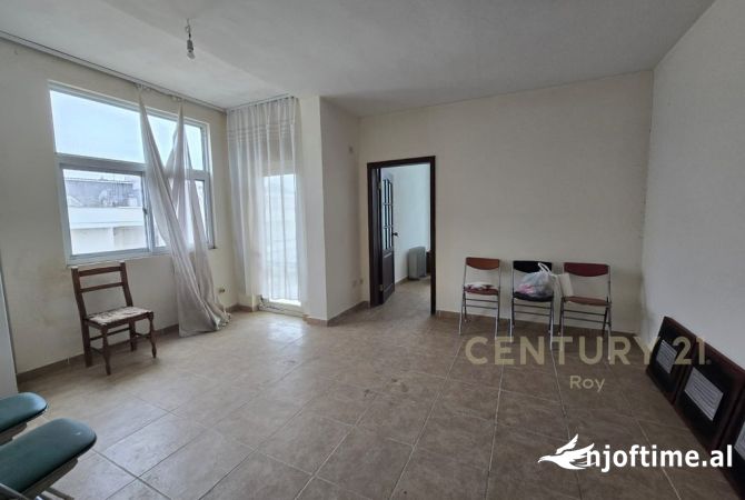 Shtepi ne shitje Apartament ne Durres, 2+1, Mobilimi Bosh, pa mobiluar, Pagesa 85,000  Euro.