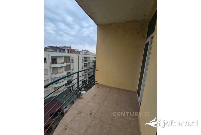 Shtepi ne shitje Apartament ne Durres, 2+1, Mobilimi Bosh, pa mobiluar, Pagesa 85,000  Euro.