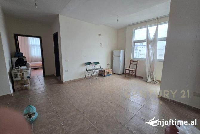 Shtepi ne shitje Apartament ne Durres, 2+1, Mobilimi Bosh, pa mobiluar, Pagesa 85,000  Euro.
