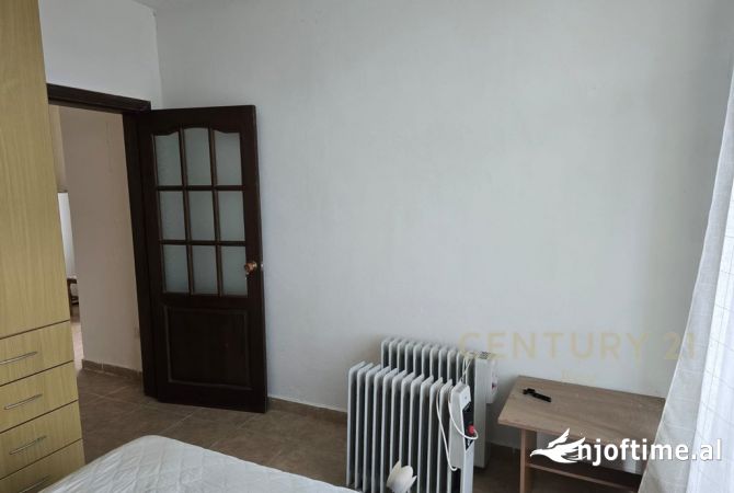 Shtepi ne shitje Apartament ne Durres, 2+1, Mobilimi Bosh, pa mobiluar, Pagesa 85,000  Euro.