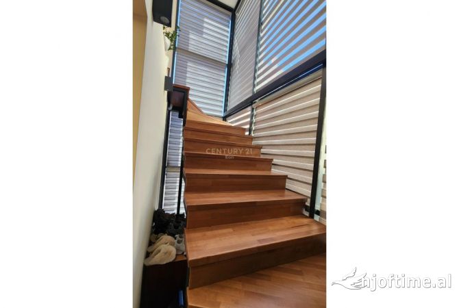 Shtepi ne shitje Vila Luksoze ne Durres, 4+1, Mobilimi E mobiluar, Pagesa 390,000  Euro.