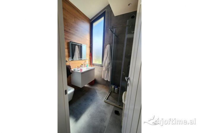 Shtepi ne shitje Vila Luksoze ne Durres, 4+1, Mobilimi E mobiluar, Pagesa 390,000  Euro.