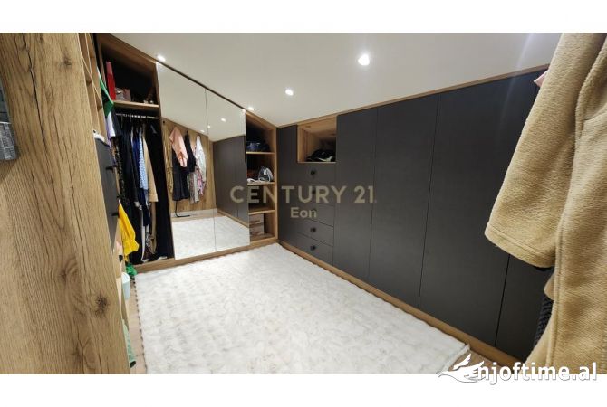 Shtepi ne shitje Vila Luksoze ne Durres, 4+1, Mobilimi E mobiluar, Pagesa 390,000  Euro.