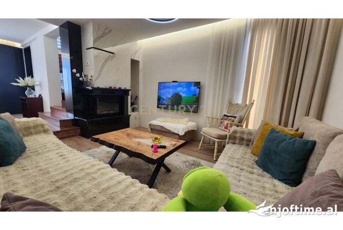 Shtepi ne shitje Vila Luksoze ne Durres, 4+1, Mobilimi E mobiluar, Pagesa 390,000  Euro.