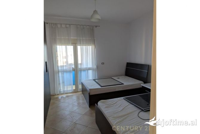 Shtepi ne shitje Apartament ne Durres, 3+1, Mobilimi E mobiluar, Pagesa 170,000  Euro.
