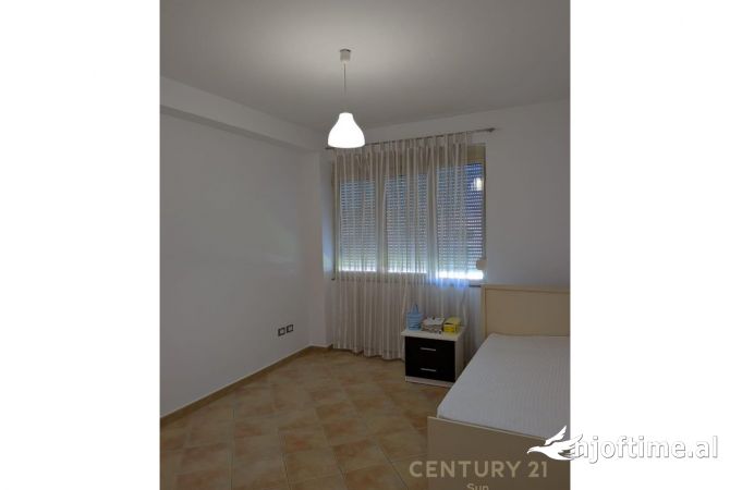 Shtepi ne shitje Apartament ne Durres, 3+1, Mobilimi E mobiluar, Pagesa 170,000  Euro.
