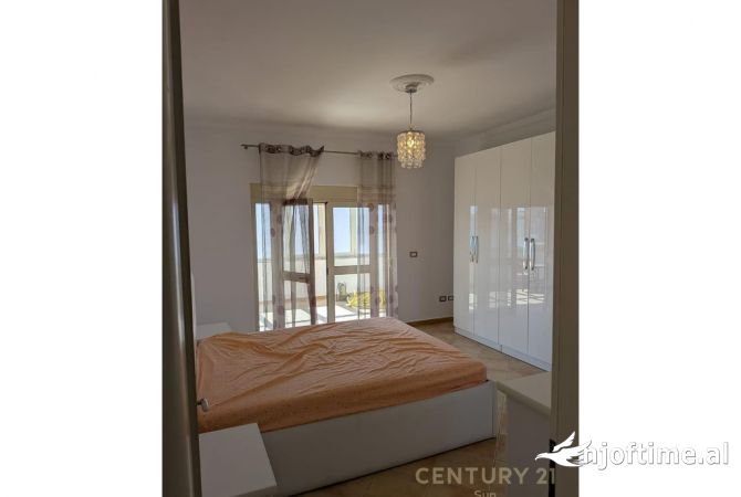 Shtepi ne shitje Apartament ne Durres, 3+1, Mobilimi E mobiluar, Pagesa 170,000  Euro.