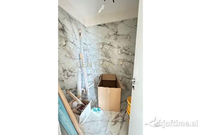 Shtepi ne shitje Apartament ne Durres, 2+1, Mobilimi Bosh, pa mobiluar, Pagesa 130,000  Euro.