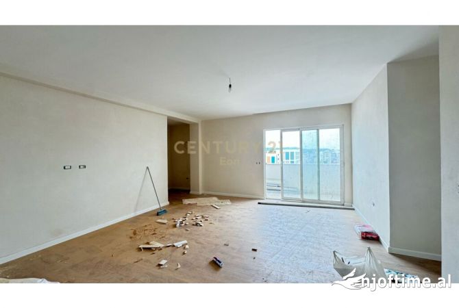 Shtepi ne shitje Apartament ne Durres, 2+1, Mobilimi Bosh, pa mobiluar, Pagesa 130,000  Euro.