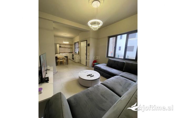 Shtepi ne shitje Vila Luksoze ne Durres, 2+1, Mobilimi E mobiluar, Pagesa 260,000  Euro.